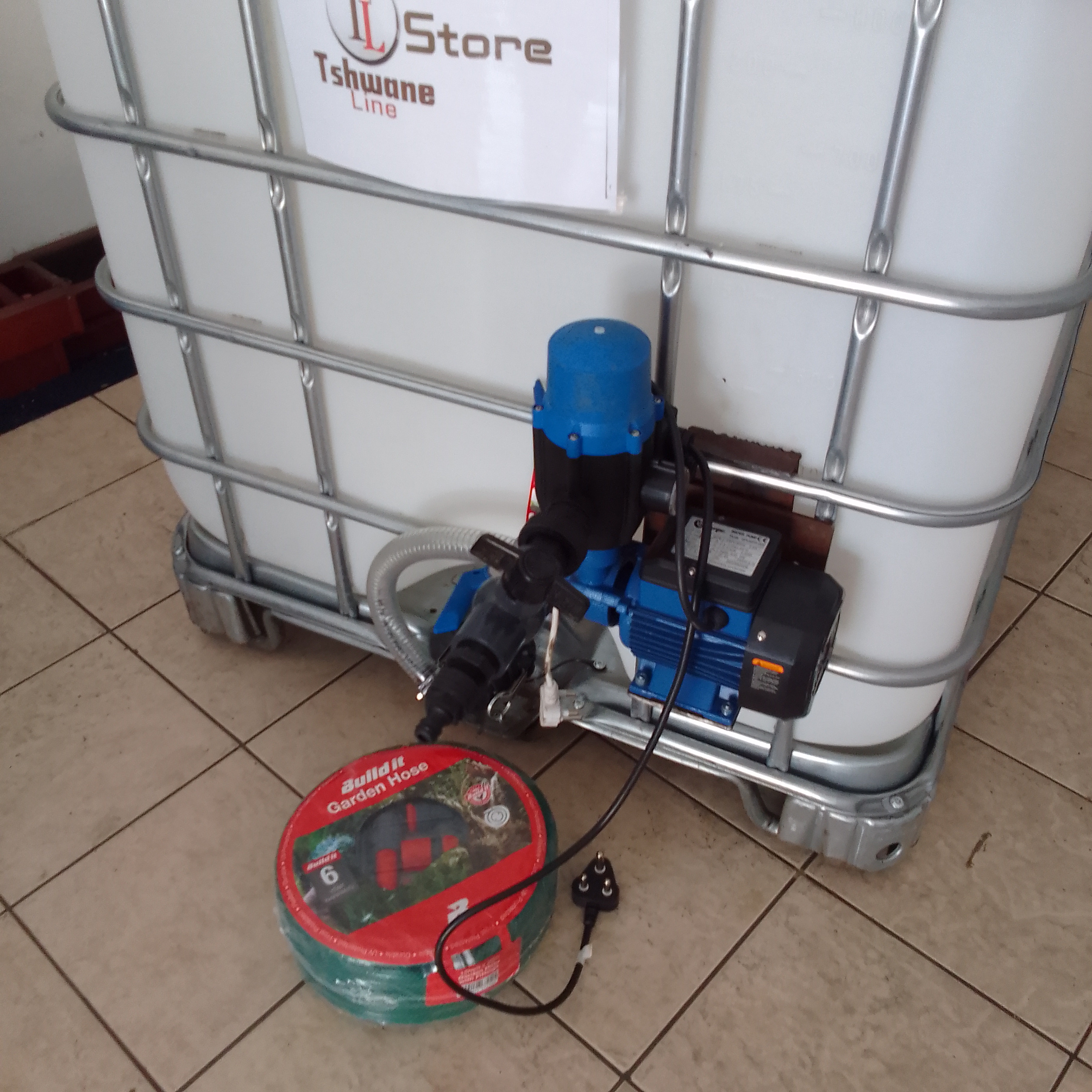 IBC Tank with Water Pump view 3