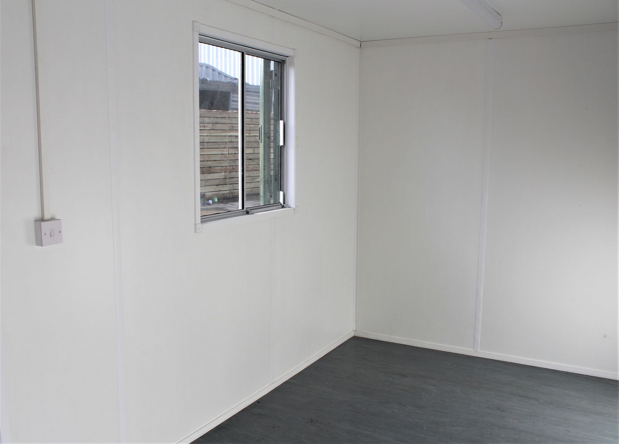 SHIPPING CONTAINERS 15ft ModiBox Office view 4