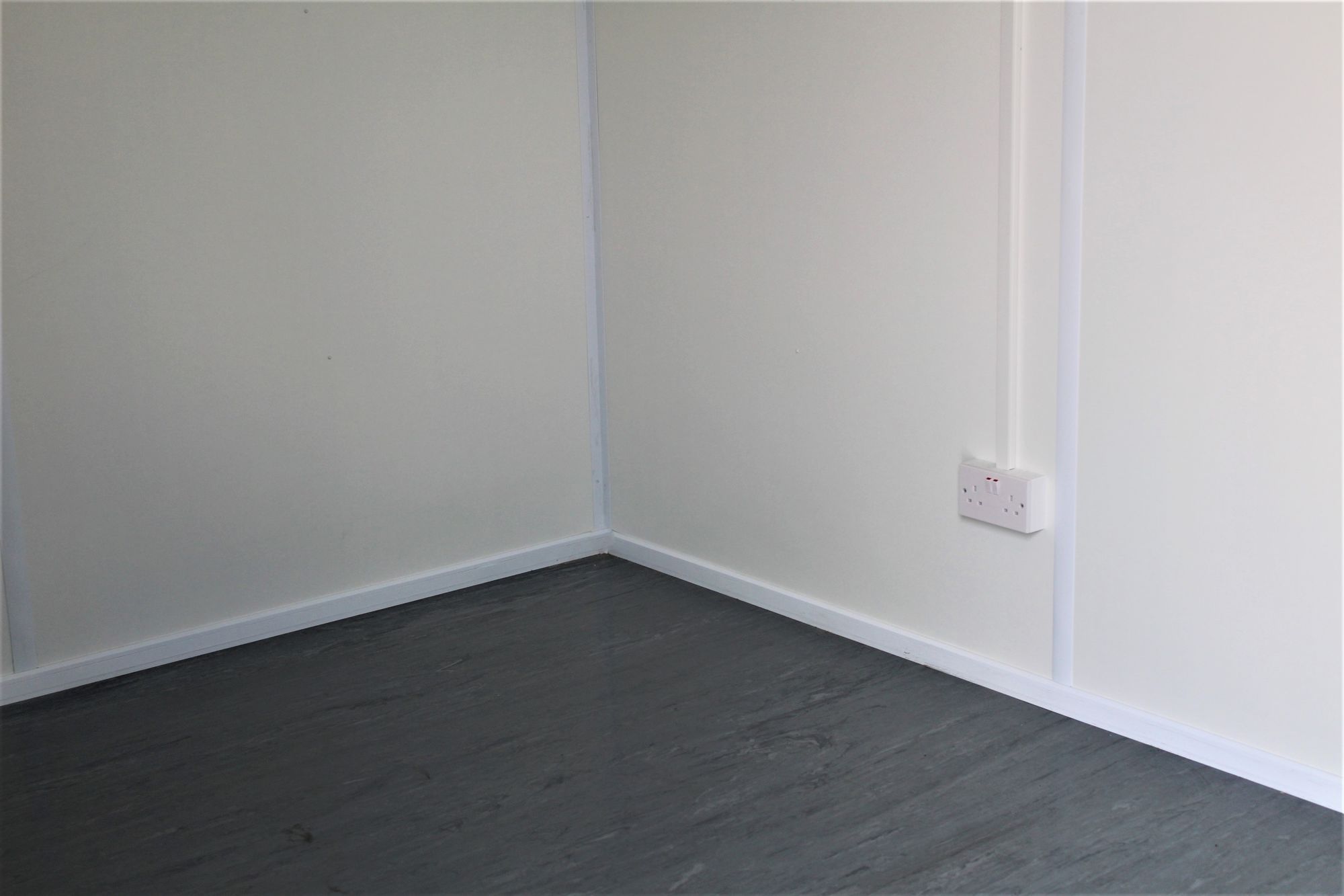 SHIPPING CONTAINERS 30ft ModiBox Office view 3