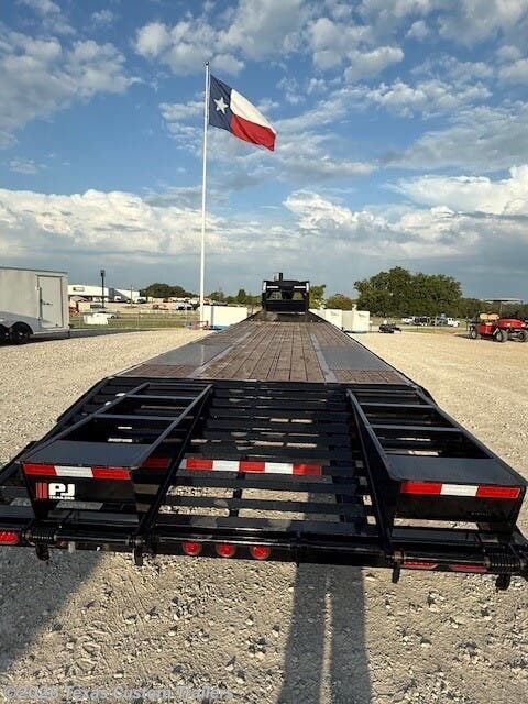 2024 PJ Trailers USED 32' GN Low-Pro Flatbed  25K view 4