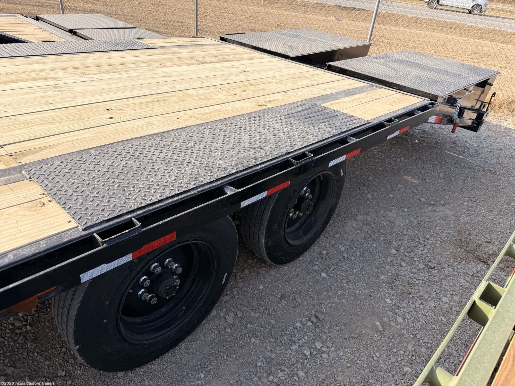 2026 East Texas Trailers 102x30 GN HD Deck Over 16K view 3