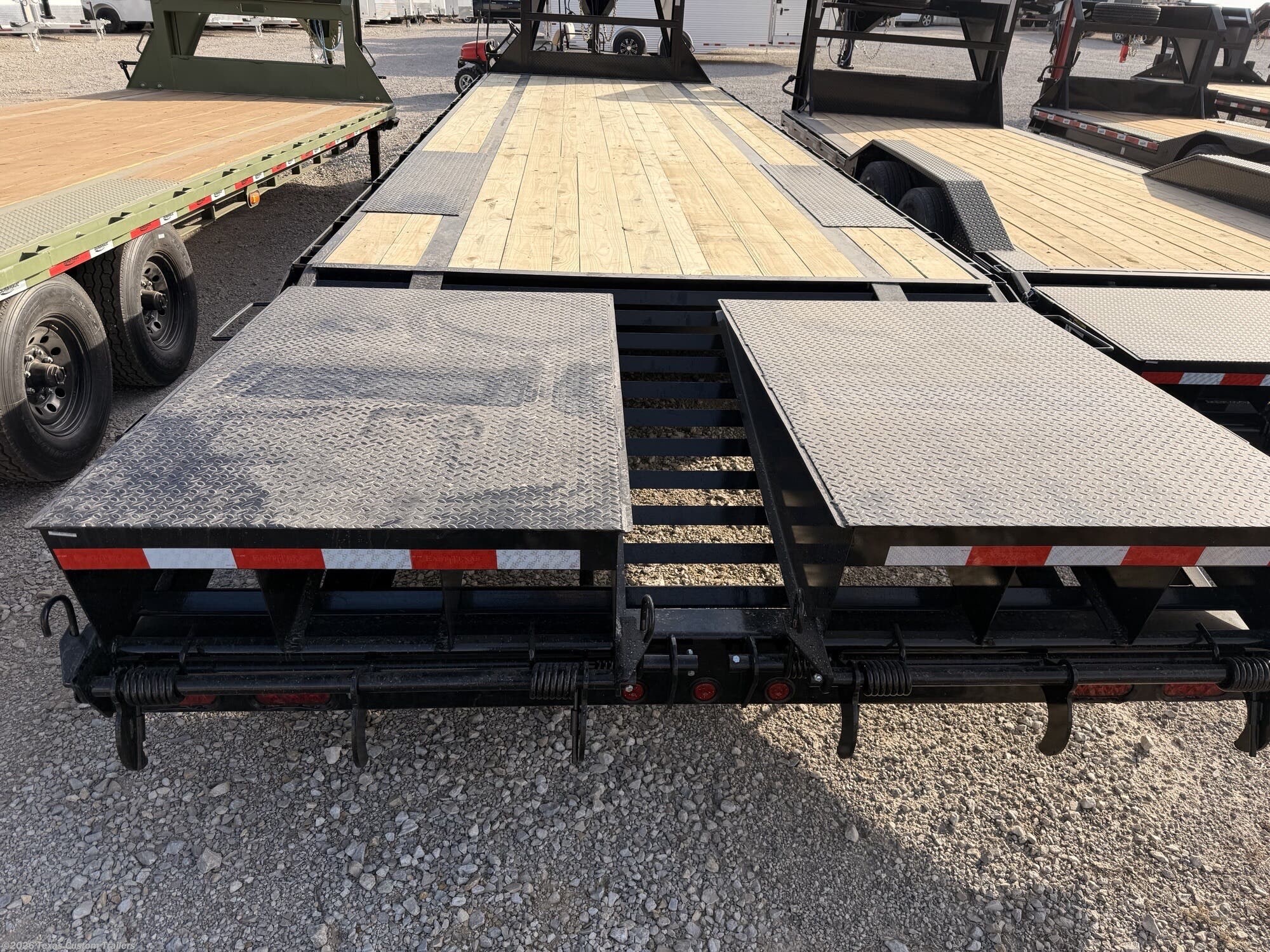 2026 East Texas Trailers 102x30 GN HD Deck Over 16K view 4